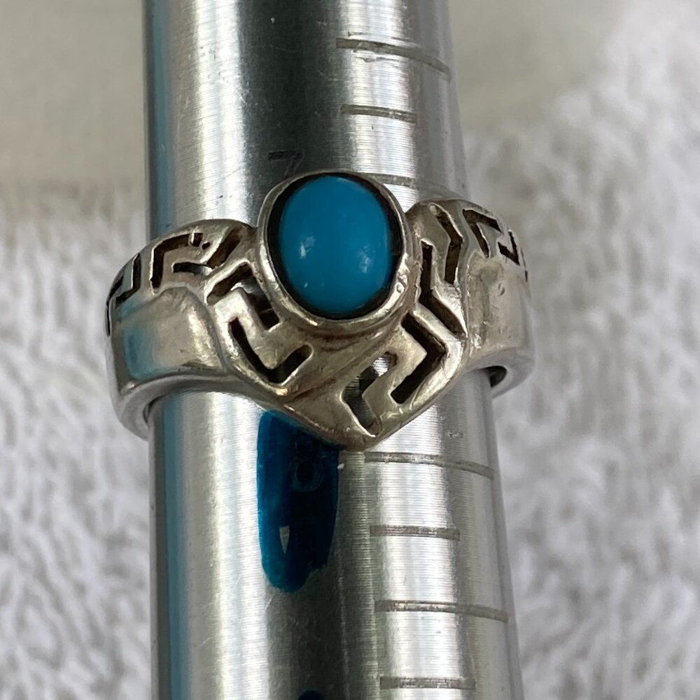Vintage turquoise gem in Southwestern-style sterling silver ring